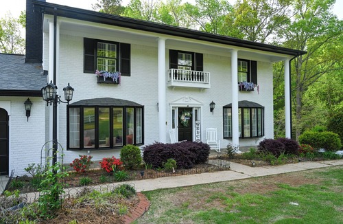 Gainesville House | Southern home and fishing lake