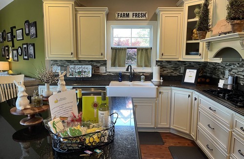 Bath House | Southern hospitality at the Masters. 6 bedrooms with lake view!