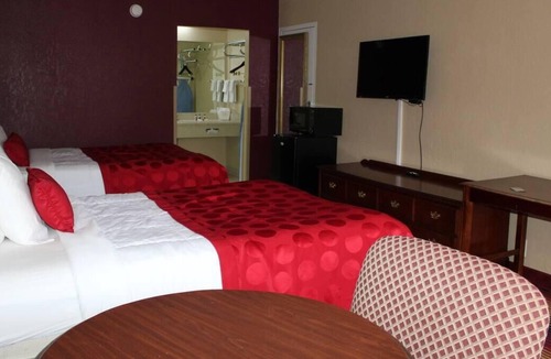 Perry Hotel | Southern Hospitality! Comfy Unit, Parking