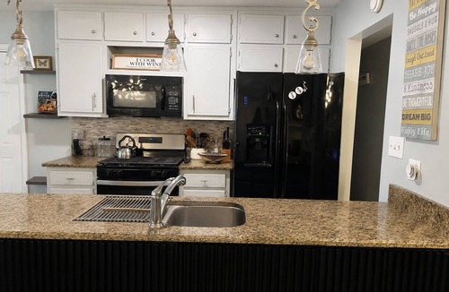 Fairburn House | Southern Hospitality Modern 3 Bed 2 Bath Sleeps 8 World Cup Ready & Marta