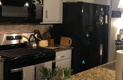 Fairburn House | Southern Hospitality Modern 3 Bed 2 Bath Sleeps 8 World Cup Ready & Marta