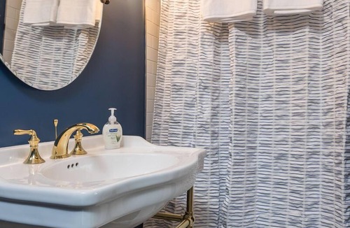 Belmont Apartment | Southern Luxury Apartment | Downtown Charlottesville | 30 Night Minimum