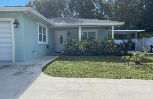 Jupiter House | Southern Memories - Driftwood: Quaint, single family & dog friendly!