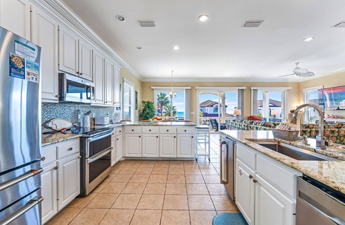 East End House | Southern Star - Across Street From Beach, Bay Views. Community Pool!