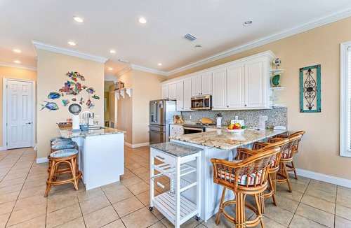 East End House | Southern Star - Across Street From Beach, Bay Views. Community Pool!
