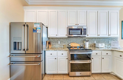 East End House | Southern Star - Across Street From Beach, Bay Views. Community Pool!