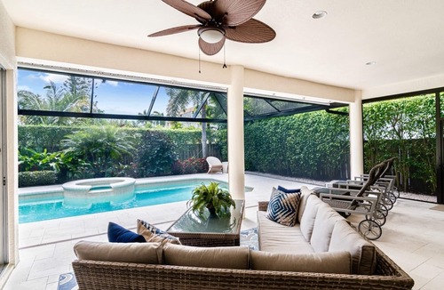 Old Naples House | SOUTHERN SUNSET - Olde Naples, Heated Pool & Spa, Walk to the beach!