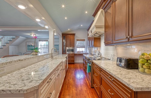 Historic Seaport House | SOUTHERNMOST BELLE~ Heated Pool, Gourmet Kitchen & Elegant Large Bedrooms!