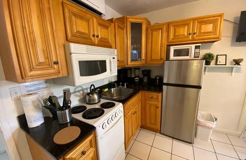 Hollywood South Central Beach Apartment | Southwinds Inn by The Gold Nests