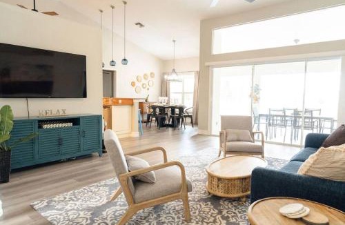 Crown Pointe House | Sovanita House Naples, FL