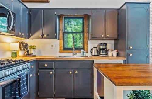 Walnut Mountain Cabin | Spa Retreat | Massage Loft, Hot Tub & Long Views