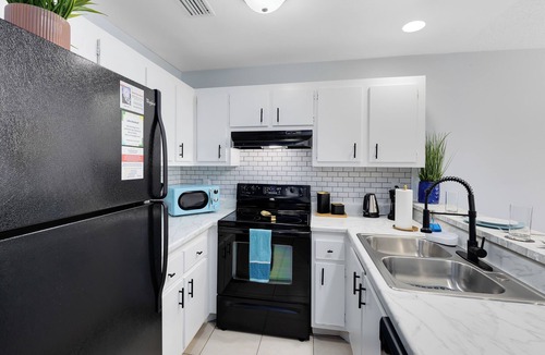 Titusville Apartment | *Space to unwind* NASA, Pool, BBQ, Gym, Games