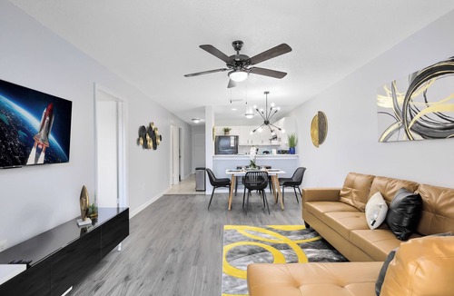 Titusville Apartment | *Space to unwind* NASA, Pool, BBQ, Gym, Games