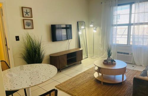 Mid Beach Apartment | Spacious 1 bedroom apartment next to the beach!