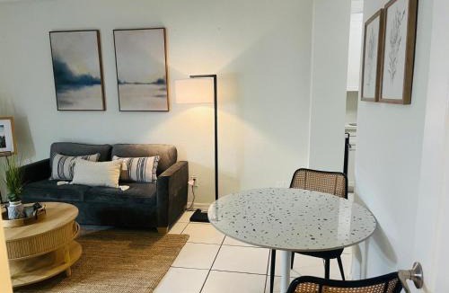 Mid Beach Apartment | Spacious 1 bedroom apartment next to the beach!