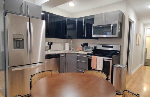Rittenhouse Row Apartment | Spacious 1BD With Balcony