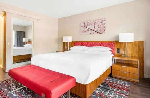 West End Hotel | Spacious 1BR King Stay| Free Breakfast, Kitchenette & Indoor Pool Access