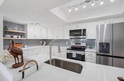 Pinellas Point Villa | Spacious 2-bedroom waterfront villa in beautiful St.Petersburg with pool & dock.