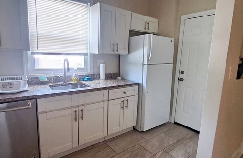 Central Forest Park Apartment | Spacious 2-bedroom apartment with WiFi, AC in charming Baltimore