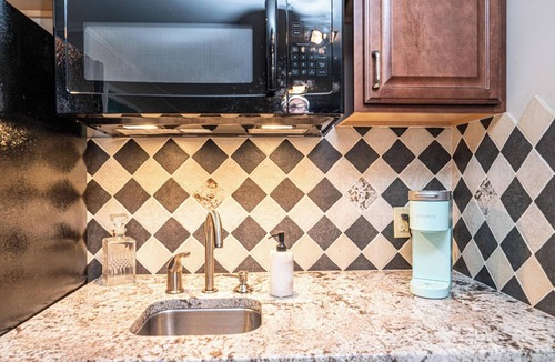 Oakwood Historic District Apartment | Spacious 2-bedroom apartment in historic Hickory neighborhood