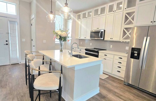 Pineville Condo | Spacious 2‑BR Townhouse — Pool, Gym & Grills | Prime Ballantyne Location