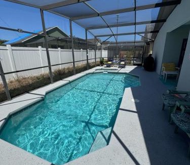 Sunset Ridge House | Spacious 2 en-suite BR, heated pool & spa retreat