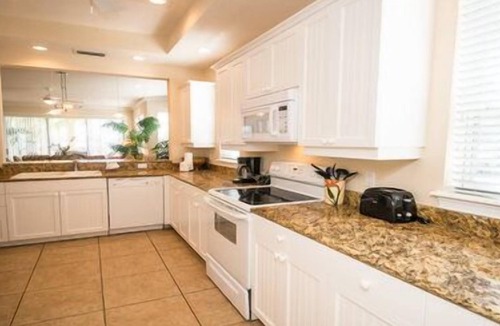 Bradenton Beach Hotel | Spacious 2BR condo. Perfect for family gatherings
