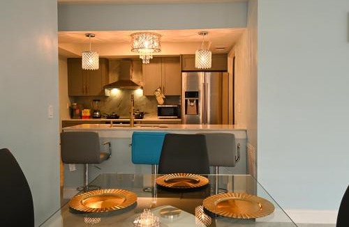 North Lauderdale House | Spacious 2BR Retreat Fast WiFi Self Check-in- Watch FIFA World Cup in Comfort