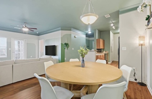Arcadia Apartment | Spacious 2BR Retreat | King Beds | Pool & 24/7 Gym
