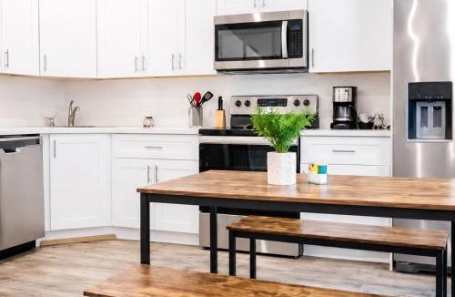 Kensington Apartment | Spacious 2BR2BA for 6 3 Beds WD Fast WiFi
