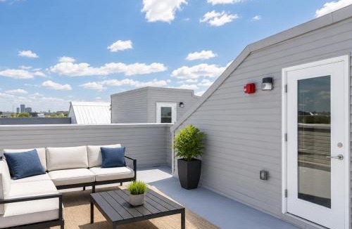 Kensington Apartment | Spacious 2BR2BA for 6 3 Beds WD Fast WiFi