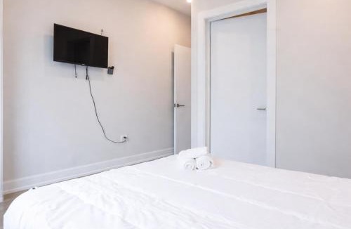 Kensington Apartment | Spacious 2BR2BA for 6 3 Beds WD Fast WiFi