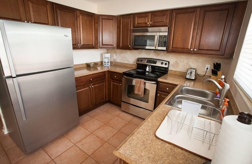 Parker Ridge House | Spacious 3/2 Private Home w/Heated Pool located 1 block from Dreher Park
