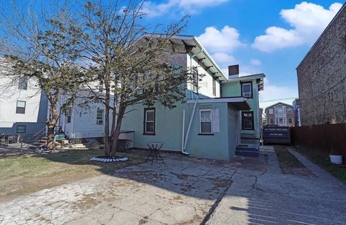 Jersey City House | Spacious 3 bed 2 bath with free parking and easy NYC transportation