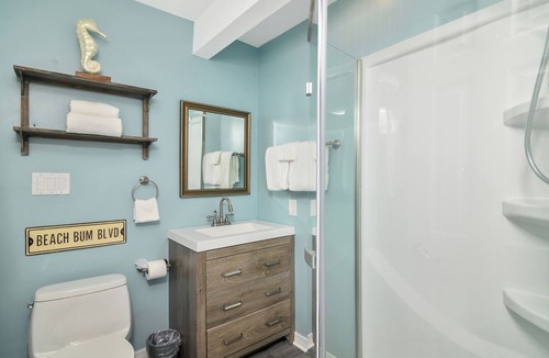 Siesta Isle Hotel | Spacious 3 Bed Poolside Suite with Full Kitchen in Sunny Fort Myers Beach