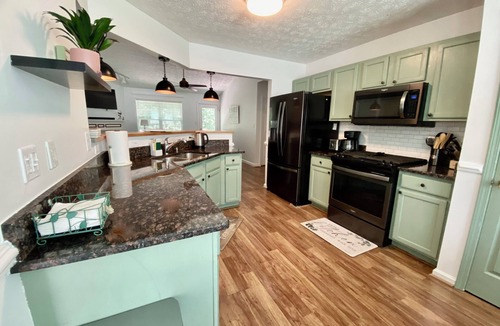 Sugar Hill House | Spacious 3 bedroom 2 bathroom house in fantastic Sugar Hill with AC