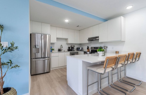 Little Ranches Apartment | Spacious 3-bedroom apartment with AC, fitness room in delightful Hollywood