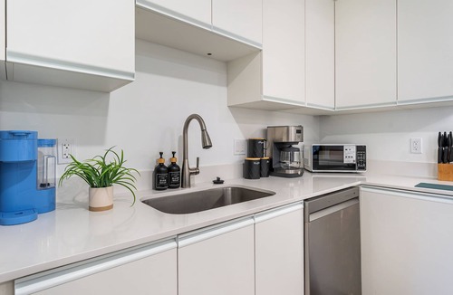 Little Ranches Apartment | Spacious 3-bedroom apartment with AC, fitness room in delightful Hollywood