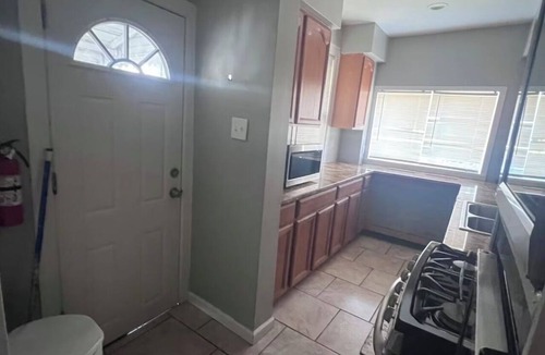 West Trenton Apartment | Spacious 3-bedroom apartment in lovely Trenton with AC