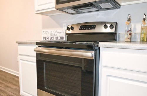 Athens Apartment | Spacious 3-bedroom apartment in cool Athens with WiFi, AC