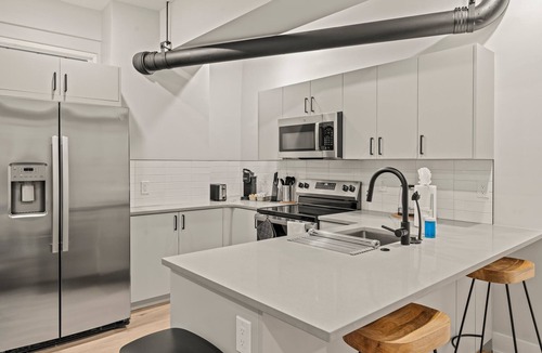 Center City Apartment | Spacious 3-Bedroom Retreat in Center City