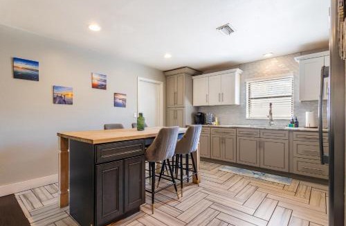 Largo House | Spacious 3-BR Home with Patio, Firepit & BBQ!