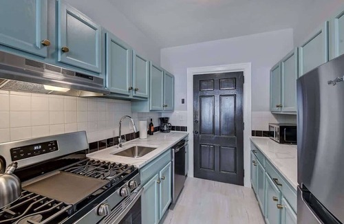 Charlotte Apartment | Spacious 3 Units in Elizabeth | Parking | Near Uptown & Medical Centers