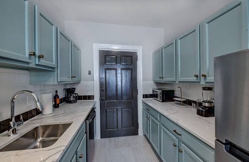 Charlotte Apartment | Spacious 3 Units in Elizabeth | Parking | Near Uptown & Medical Centers