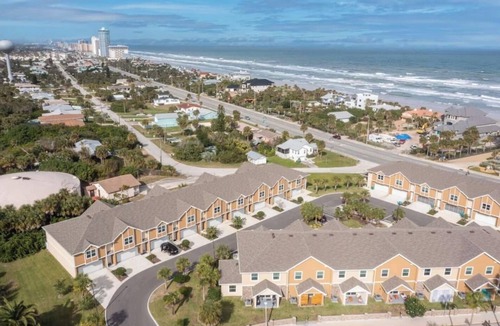 Dachs House | Spacious 3-bedroom Entire home across the beach in perfect Daytona Beach Shores