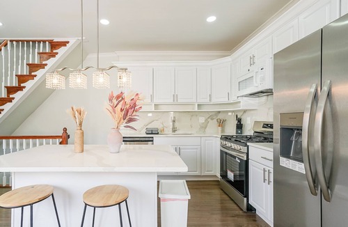 South Philadelphia West Apartment | Spacious 3BR/3BA - Sleeps 8 - 10 Min to Stadium