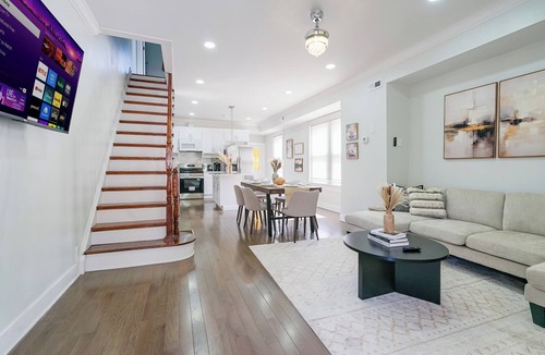 South Philadelphia West Apartment | Spacious 3BR/3BA - Sleeps 8 - 10 Min to Stadium