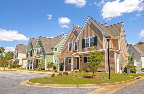 Lackey Condo | Spacious 3BR Cottage - Family Friendly Resort - Close to Theme Parks