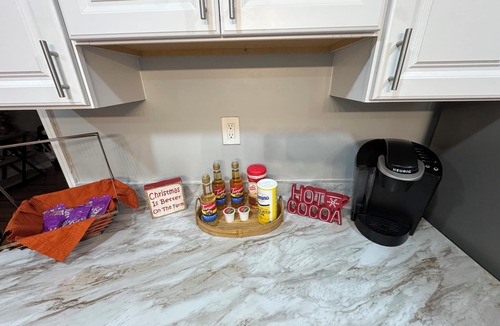 Knoxville House | Spacious 3BR Furnished Home Near UT & Hospitals - No Cleaning Fee