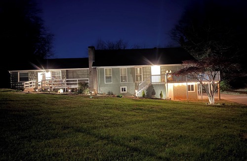 Knoxville House | Spacious 3BR Furnished Home Near UT & Hospitals - No Cleaning Fee